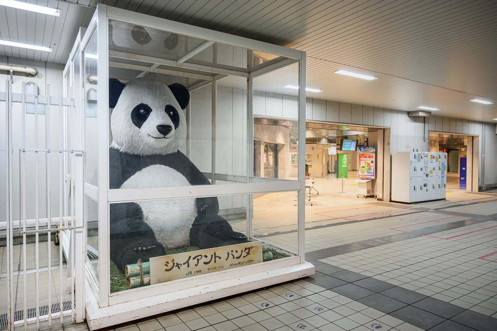 上野駅構内のジャイアントパンダ像