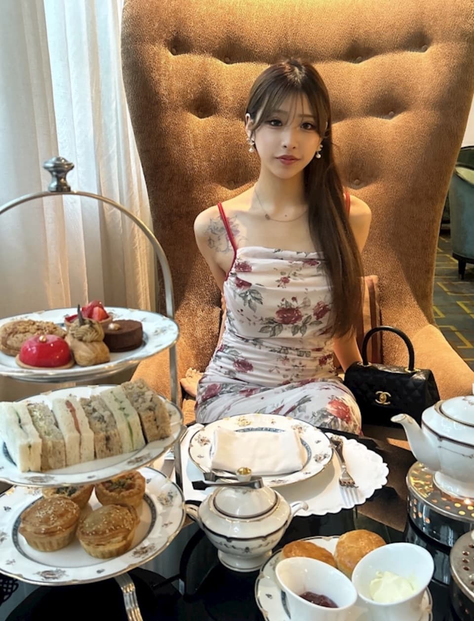 BAR PINK(上野上野ガールズバー)在籍 ひな プロフィール写真